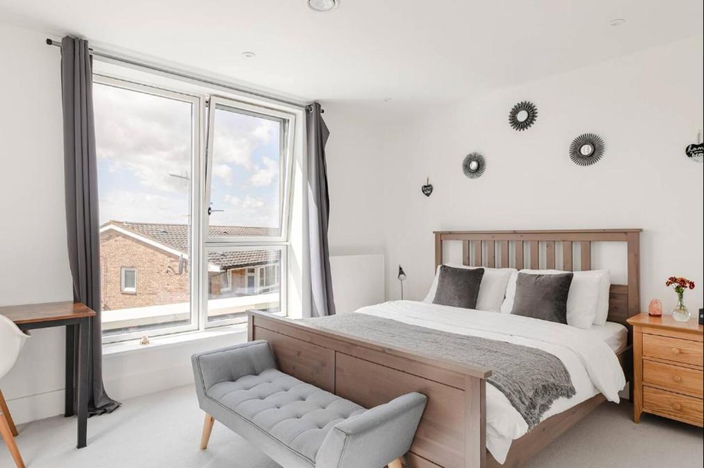A Modern Lavish En-suite Bedroom * Londra